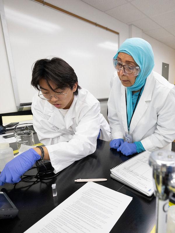 professor and student talking in physics lab